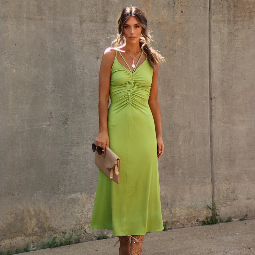 VICI: NEW WITH TAGS- Green rouched midi dress- XS